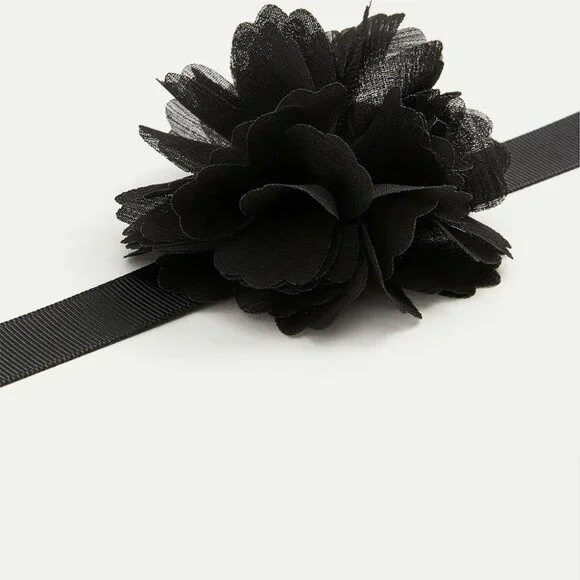 Flower Chocker - Picture 2 of 3